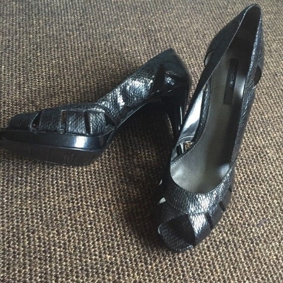 Bandolino Shoes - BANDOLINO Black Peep Toe Pumps-Snake Print Size 10